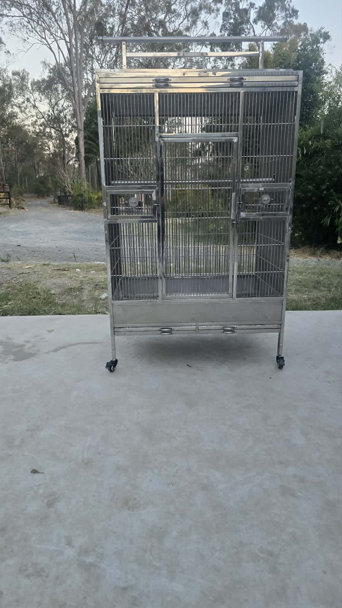 Stainless Steel Medium Cage (SD100B) With Play Stand