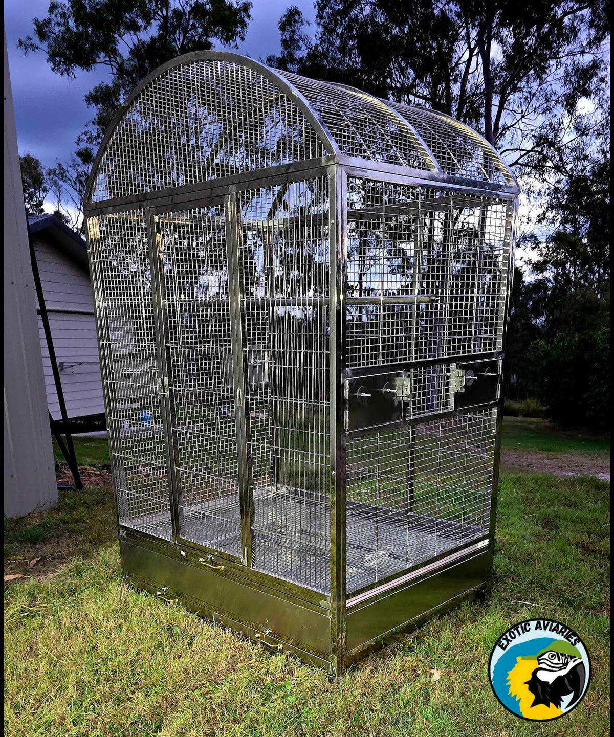 Beautiful view of Commercial Aviary Equipment For Large Macaws And Parrots