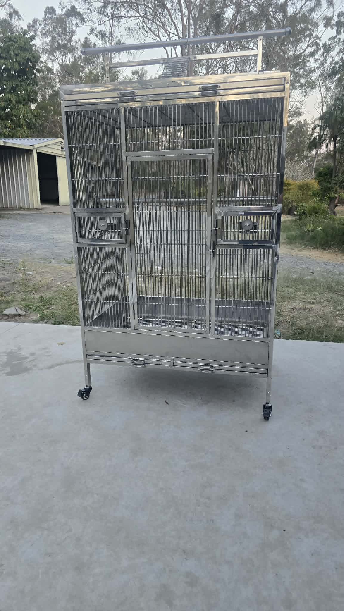 Stainless Steel Medium Cage (SD100B) With Play Stand